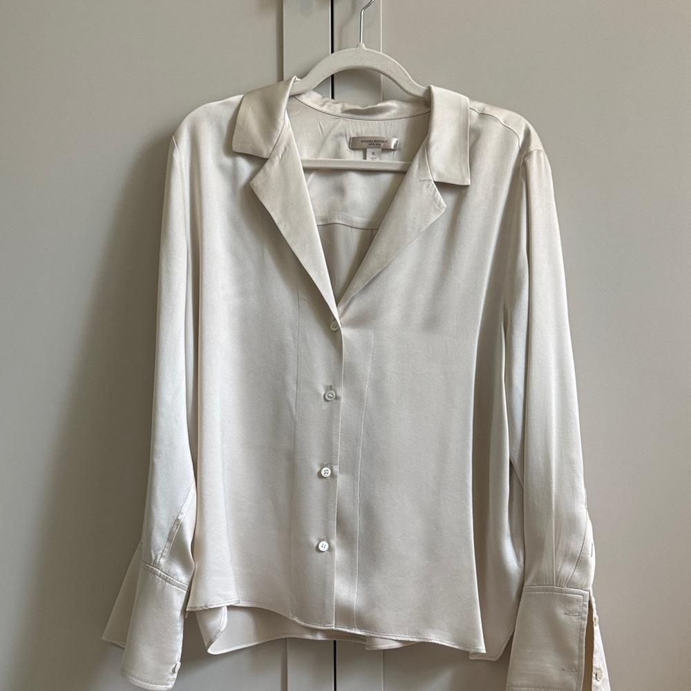Banana Republic 100% Silk Blouse -Champagne